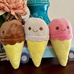 NWT Wild & Woofy 3 piece Ice Cream Plush Squeak Dog Toys